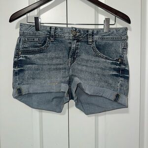 No Boundaries Lightweight Stretch Summer Jean Shorts Size 13